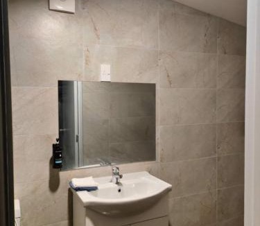 Mount Albert Ski Chalet | 1 Double and 1 Sofa Bed Garden Chalet B