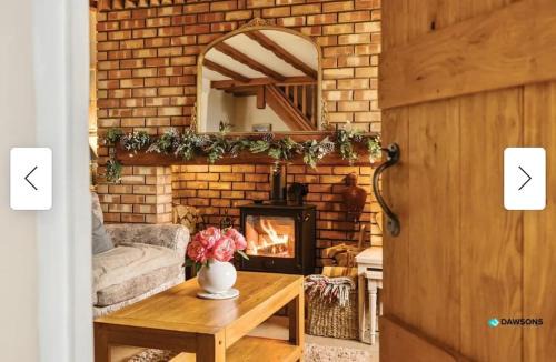 Pen-clawdd House | 1 Engine Row Beautiful 3 Bedroom Cottage