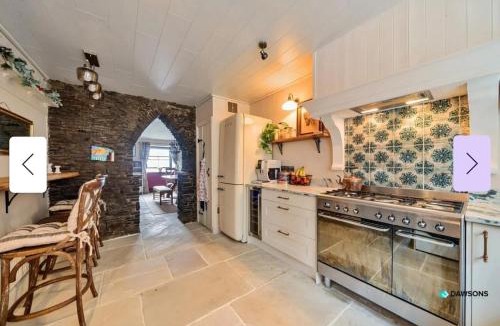 Pen-clawdd House | 1 Engine Row Beautiful 3 Bedroom Cottage