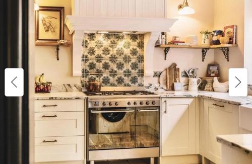 Pen-clawdd House | 1 Engine Row Beautiful 3 Bedroom Cottage