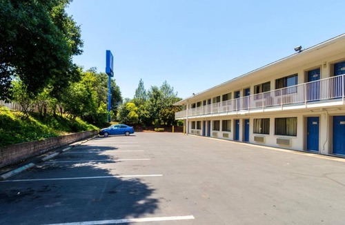 Redding Apartment | 1 Full Bed | ADA/RI Shower/Micfridge
