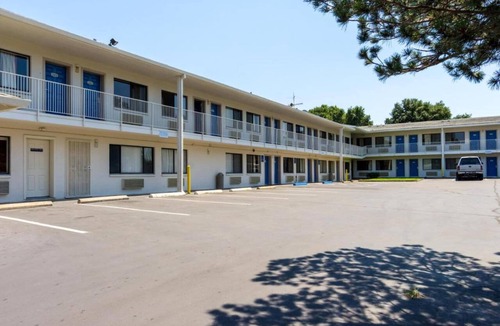 Redding Apartment | 1 Full Bed | ADA/RI Shower/Micfridge