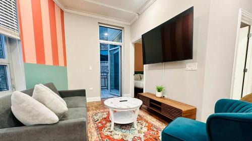 River West Apartment | 1 Garage Parking, Skyline Rooftop, PingPong, Balcony