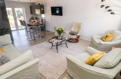 Pembroke Dock House | 1 Gloucester Way