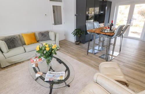 Pembroke Dock House | 1 Gloucester Way