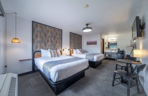 Pinnacles Entrance Badlands Hotel | 1-Hansen Inn & Cabins, Room, Double Queen, Ground Floor, No Pets, No Smoking