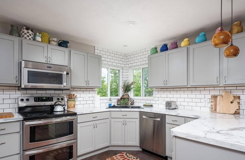 Holland House | 1 Happy Acre Summary: