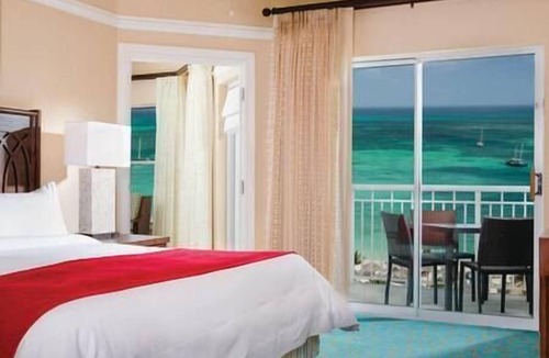 Dunmore Town Resort | 1 Harborside Atlantis Beachfront Resort! Bahamas