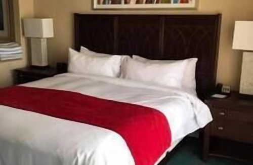 Dunmore Town Resort | 1 Harborside Atlantis Beachfront Resort! Bahamas