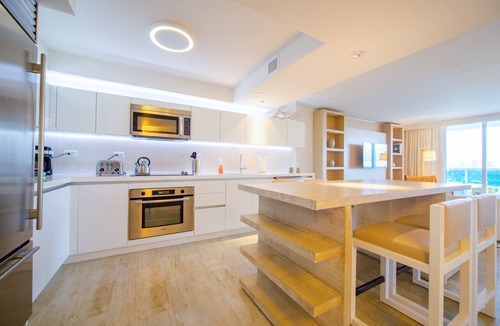 South Beach Apartment | 1 Hotel Corner Unit, 10th Fl ,Balcony, Beach Access