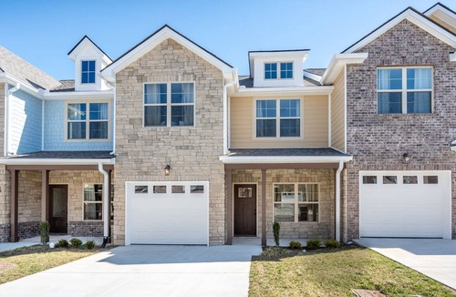 Lakewood Apartment | 1 King 2 Queens Garage Yard Washer Dryer