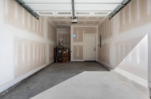 Lakewood Apartment | 1 King 2 Queens Garage Yard Washer Dryer