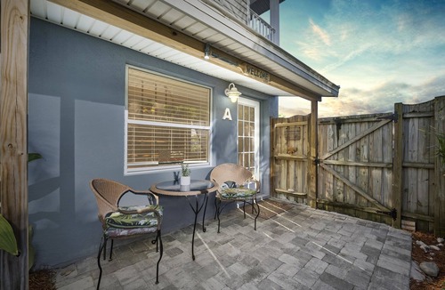 Cocoa Beach Villa | 1- King bed/1- sofa bed/1.5bath Block from Beach