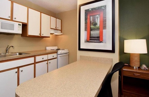 Tougaloo Apartment | 1 King Bed | Hearing Accessible, Kitchen