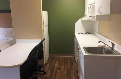 North Greece Apartment | 1 King Bed | Mob Acc RI Shwr Ste Nsmk Ktchn