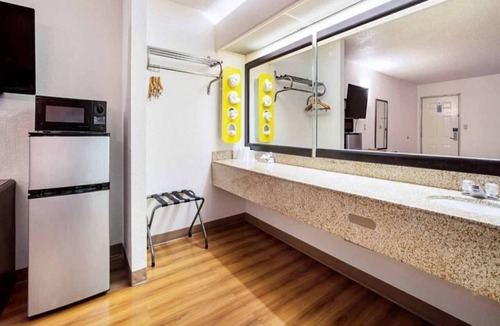 Covington Apartment | 1 King Bed | Non-Smoking, Micfridge, Sofa-Bed