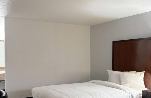 Mesa Apartment | 1 King Bed | Non-Smoking, Micfridge