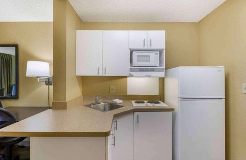 Kent Apartment | 1 King Bed | Non-Smoking, Kitchen, Shower