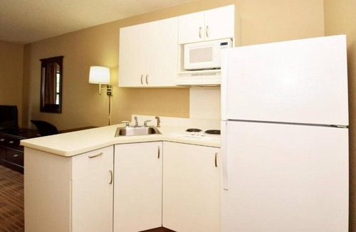 Kent Apartment | 1 King Bed | Non-Smoking, Kitchen, Shower