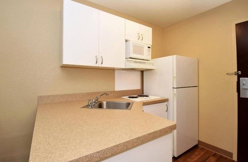Kent Apartment | 1 King Bed | Non-Smoking, Kitchen, Shower