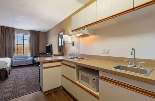 Eagan Apartment | 1 King Bed | Non-Smoking, Kitchen