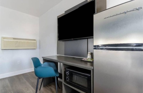 Madera Apartment | 1 King Bed|Nsmk, Micfridge