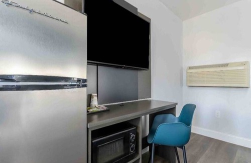 Madera Apartment | 1 King Bed|Nsmk, Micfridge
