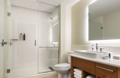 Williamsburg Hotel | 1 King | Element Orlando International Drive | Near SeaWorld & EPIC Universe
