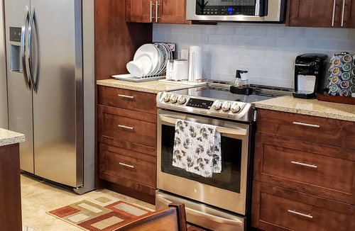 Des Moines Condo | 1 Large Bed, 1 Bath
