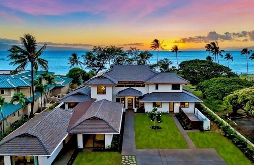 Kaanapali House | #1 Luxury BEACHFRONT! Pickleball, Sand Volleyball, 2 Gyms, Pool