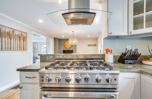 Cataumet House | 1 Mi to Beach: Cape Code Family Retreat w/Patio