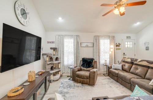 Issue House | 1 Mi to Colonial Beach Boardwalk: Home w/Fire Pit