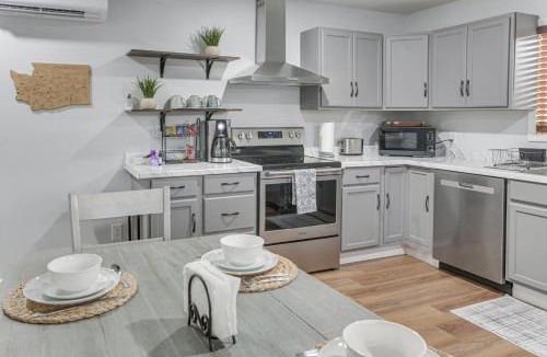 Sequim Apartment | 1 Mi to Dtwn Sequim: Modern Escape Near Everything