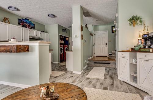 Wayne House | 1 Mi to Eagle Creek Res: Family-Friendly Indy Home