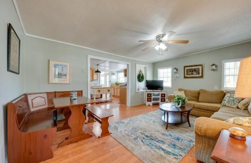 Magnolia Bluffs House | 1 Mi to Fishing Pier: Apalachicola Bay Getaway!