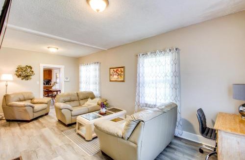 Manhattan House | 1 Mi to K-State Campus: Central Manhattan Home