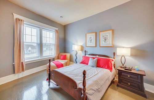 Racine Apartment | 1 Mi to Lake Michigan! Urban Racine Apartment
