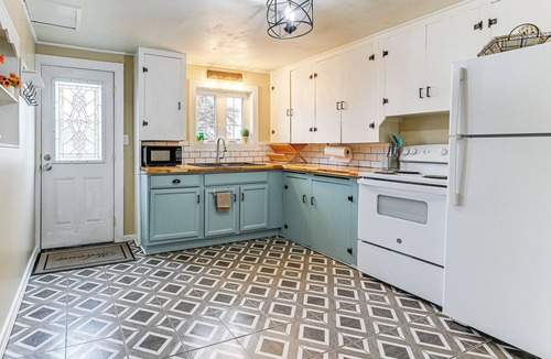 Grants Pass Apartment | 1 Mi to Rogue River: Walkable Grants Pass Retreat