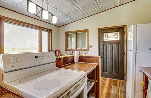 Fostoria Cabin | < 1 Mi to Tuttle Creek Lake: Cabin w/Deck