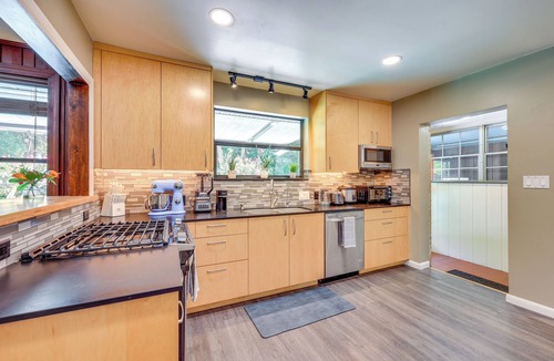 Gainesville House | 1 Mi to UF Campus: Group Retreat w/Outdoor Oasis
