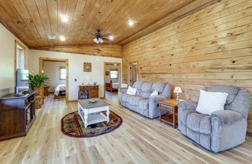 Butler House | 1 Mi to Watauga Lake! Modern & Rustic Mtn Hideaway
