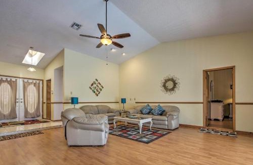 Spring Hill House | 1 Mi to Weeki Wachee: Home w/Pool in Spring Hill