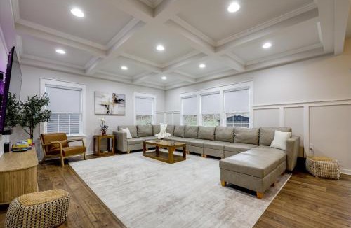 Triangle House | 1 Mile to Quantico: 5BR Home w/Game Room!