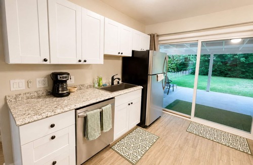 Escondido House | 1 mile to Safari Park- Avocado Farm Guest Home-