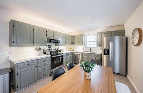 Lynchburg House | 1 mile to shopping + Liberty U! Family-Friendly Townhome w/Community Pool