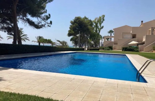 Altafulla Apartment | 1 min from community swiming pools & beach!