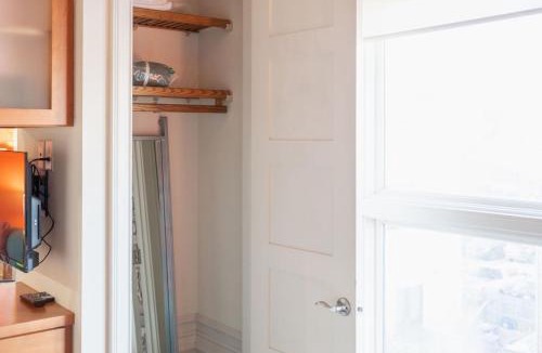Downtown Wilmington Apartment | 1 min walk Downtown ILM Photogenic Live Oak