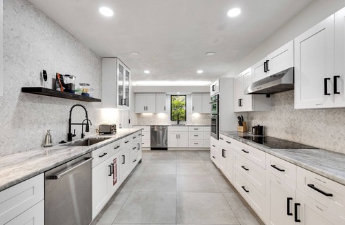Birch Park Finger Streets House | <1 Min WALK to Beach, Heated Pool, Modern Oasis, 5 bedroom, 8 beds, 4 bathrooms