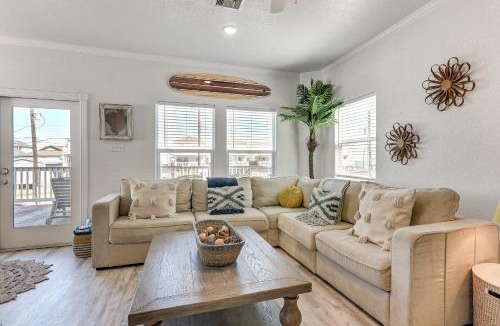 Surfside Beach House | 1 Min Walk to Beach: A Surfside Beach Favorite!