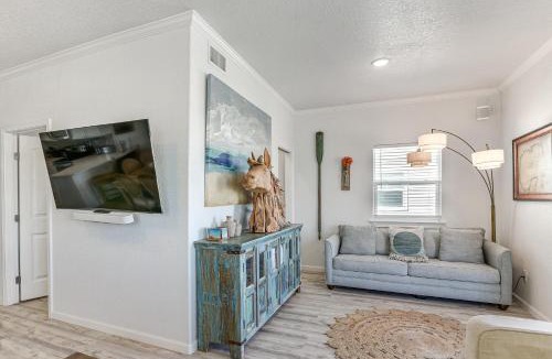 Surfside Beach House | 1 Min Walk to Beach: A Surfside Beach Favorite!